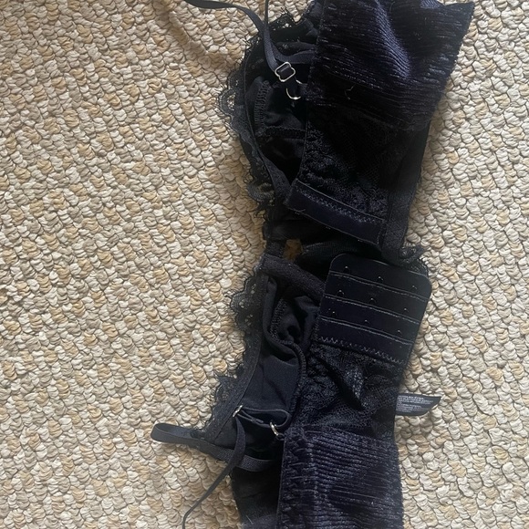 out from under urban outfitters black lace balconette bra Sz small - Picture 6 of 8